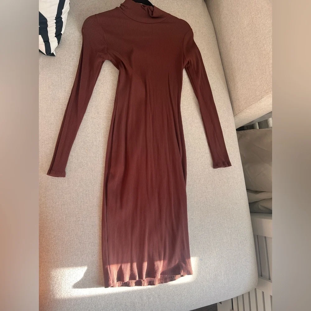 Fashion Nova- Layla Snatched Midi Dress - Chestnut- size M - Picture 2 of 2